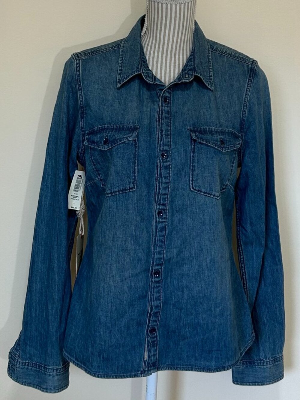 NWT TNA Aritzia Classic Fit Button Down Long Sleeve Denim Jean Shirt Blue Size L
